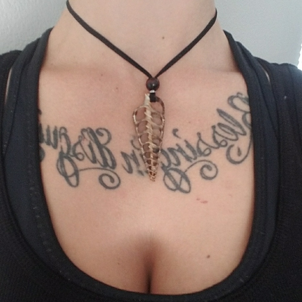 Handmade authentic shell necklace - Picture 6 of 6